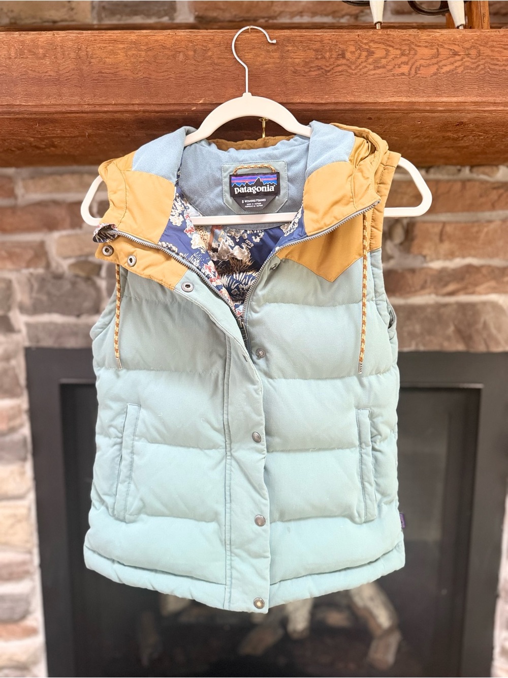 Patagonia Women’s Bivy Hooded Vest Small Blue Puffer - Picture 3 of 12